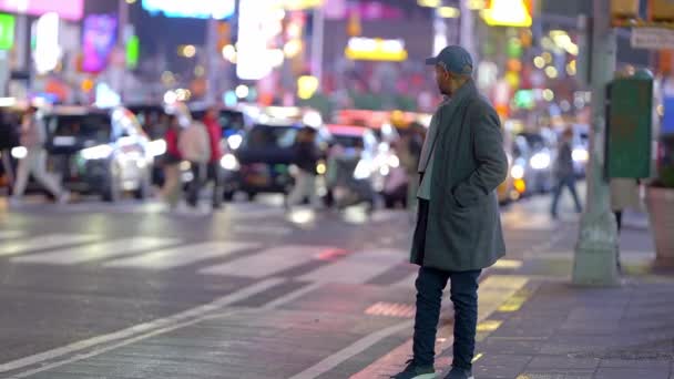 Прогулка Бродвею Нью Йорке Ночью Фотографии Путешествий — стоковое видео
