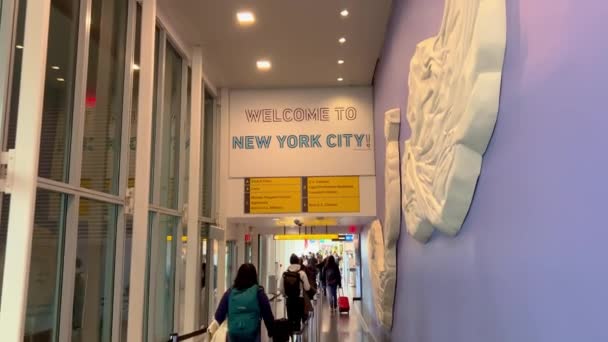 Välkommen Till New York Skylt Jfk Flygplats New York Förenade — Stockvideo