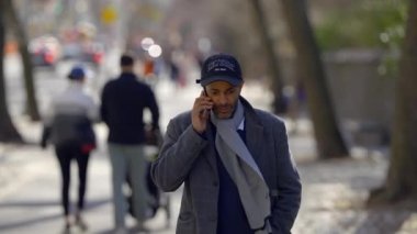 New York 'ta 5. Cadde Central Park' ta yürüyüş. Seyahat fotoğrafçılığı.