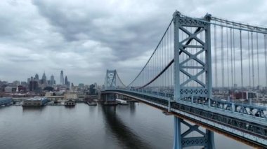 Philadelphia 'daki Delaware Nehri üzerindeki Benjamin Franklin Köprüsü - İHA fotoğrafçılığı