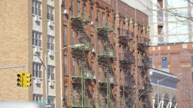 New York 'taki tuğla binalarda yangın merdiveni - seyahat fotoğrafçılığı