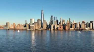 Manhattan 'ın ufuk çizgisi üzerinde hava görüntüsü - İHA fotoğrafçılık