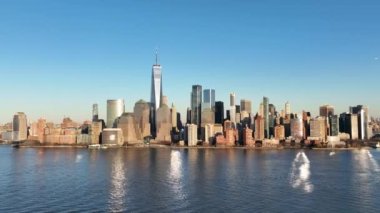 Manhattan 'ın ufuk çizgisi üzerinde hava görüntüsü - İHA fotoğrafçılık