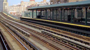 New York 'ta açık metro tren istasyonu - seyahat fotoğrafçılığı