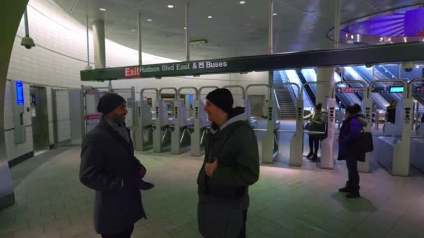 位于美国纽约州曼哈顿哈德逊场的现代地铁站 2023年2月14日 — 图库视频影像