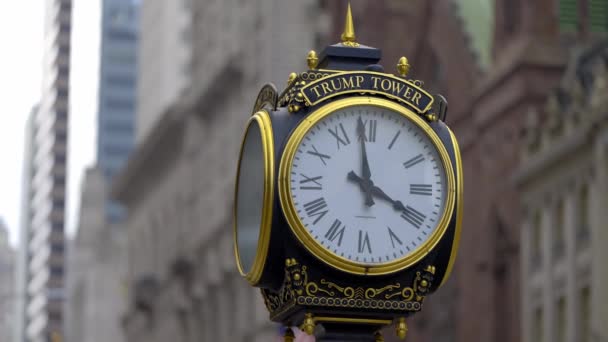 Trump Tower Clock 5Th Avenue New York New York City — Stock Video