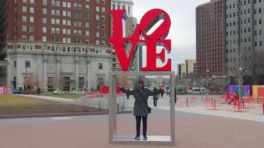 Love sign at Love Park Philadelphia - PHILADELPHIA, UNITED STATES - FEBRUARY 16, 2023