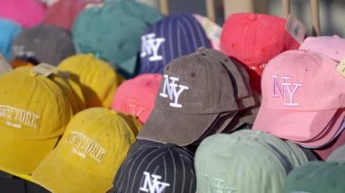 New York şehrinde hediyelik eşya satışı - New York Şehri, Birleşik Devletler - 14 Şubat 2023