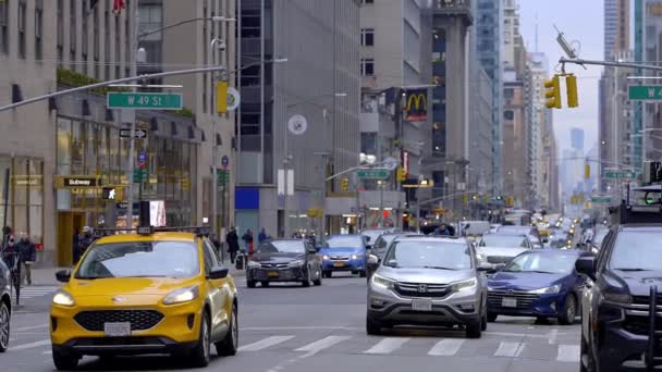 Street Traffic Στις Λεωφόρους Της Νέας Υόρκης Νέα Υόρκη Ηνωμένες — Αρχείο Βίντεο