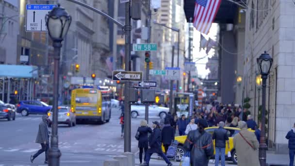 纽约第五大道 慢动作 美国纽约市 2023年2月14日 — 图库视频影像