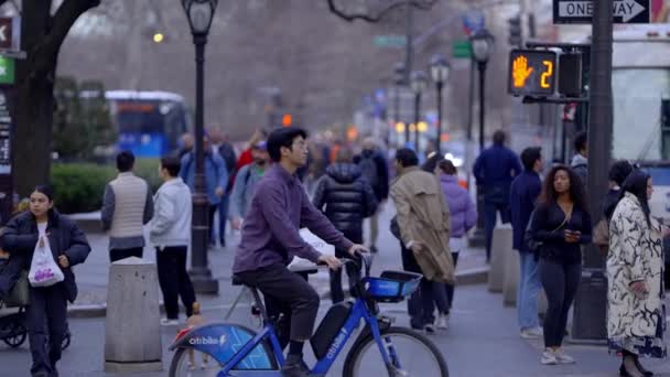 Άνθρωποι Πόδια Στην Λεωφόρο Αργή Κίνηση Νέα Υόρκη Ηνωμένες Πολιτείες — Αρχείο Βίντεο