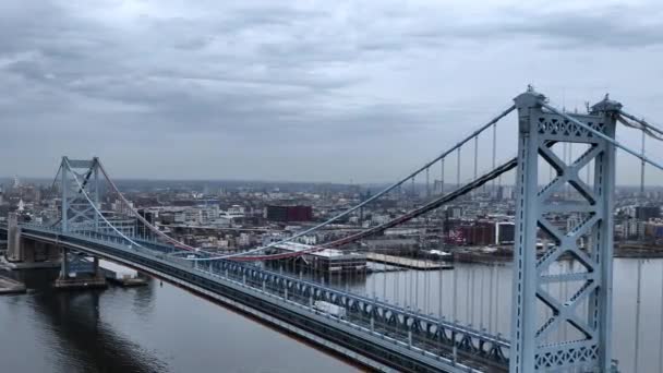 Lot Benjamin Franklin Bridge Filadelfii Fotografie Dronów — Wideo stockowe