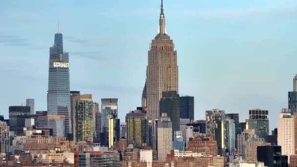 Vuelo Largo Del Horizonte Manhattan Con Edificio Empire State Fotografía — Vídeos de Stock