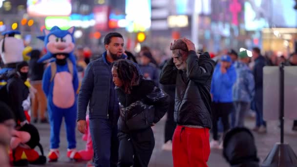 Straßenkünstler Auf Dem Times Square New York City Vereinigte Staaten — Stockvideo