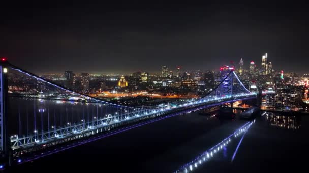 Philadelphia Şehri Ben Franklin Köprüsü Geceleri Hava Görüntüleri Nsansız Hava — Stok video