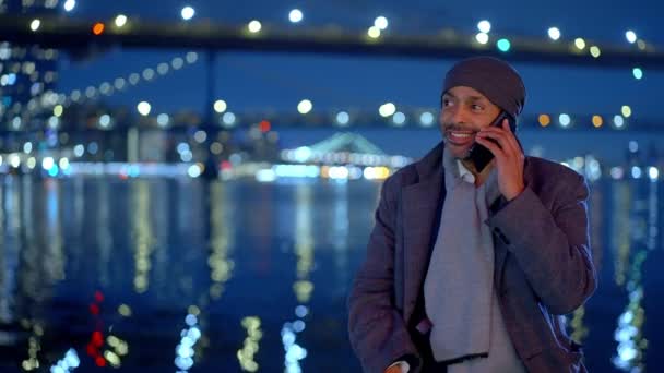 Afro American Man Standing Brooklyn Bridge New York Night Travel — 비디오