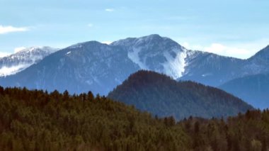 Avusturya Alplerinde karla kaplı güzel sıradağlar - seyahat fotoğrafçılığı