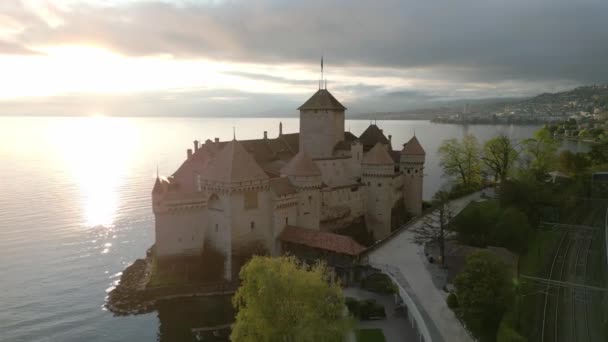 Kasteel Montreux Chillon Bij Zonsondergang Luchtfoto Met Drone — Stockvideo