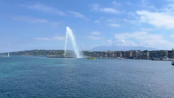 スイスのジュネーブ湖の有名な噴水 スイスの旅行写真 — ストック動画