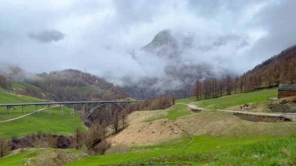 Симплонський Перевал Швейцарії Туманній День Подорожній Фотографії Швейцарії — стокове відео
