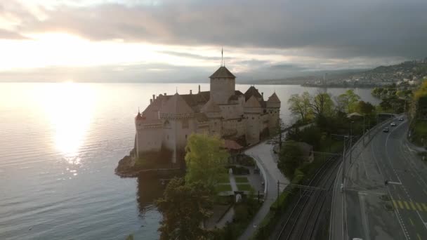 Kasteel Montreux Chillon Bij Zonsondergang Luchtfoto Met Drone — Stockvideo
