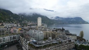 İsviçre 'deki Leman Gölü' ndeki Montreux şehri - İHA 'nın hava manzarası