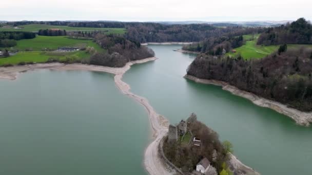 从空中俯瞰美丽的瑞士格鲁耶尔湖 — 图库视频影像