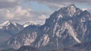 Alpler 'in hava manzaralı görkemli dağları - hava aracı fotoğrafçılığı