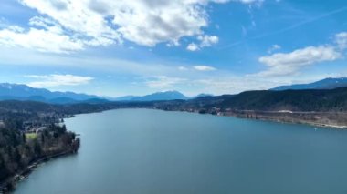 Avusturya 'daki Woerthersee Gölü - hava manzarası - seyahat fotoğrafçılığı