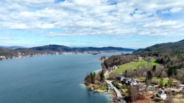 Avusturya 'daki Woerthersee Gölü - hava manzarası - seyahat fotoğrafçılığı