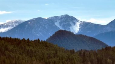 Avusturya Alplerinde karla kaplı güzel sıradağlar - seyahat fotoğrafçılığı