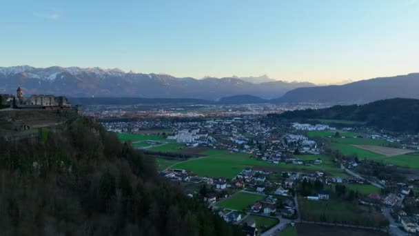 Wieczorem Miasto Villach Austrii Zdjęcia Powietrza — Wideo stockowe