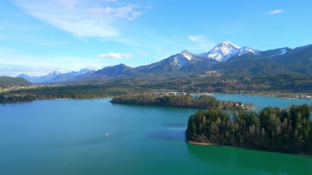 Voo Sobre Lago Conto Fadas Com Água Azul Turquesa Fotografia — Vídeo de Stock