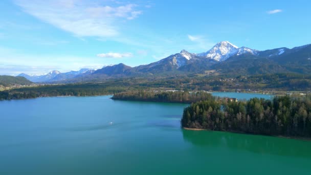 オーストリアの素晴らしい小さな湖 Faaker See 航空写真 観光情報 — ストック動画