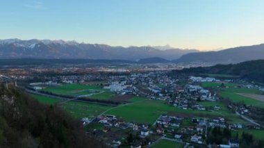 Avusturya 'nın Villach kenti - akşamları hava manzarası - seyahat fotoğrafçılığı