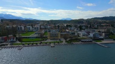 Avusturya 'daki Woerthersee Gölü' nde Velden - hava görüntüsü - seyahat fotoğrafçılığı