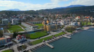 Avusturya 'nın Woerthersee Gölü' ndeki Velden şehrindeki Falkensteiner Schlosshotel - seyahat fotoğrafçılığı