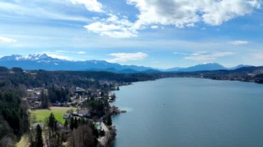 Avusturya 'daki Woerthersee Gölü - hava manzarası - seyahat fotoğrafçılığı
