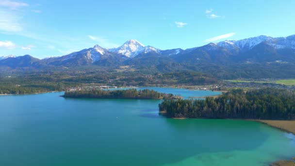 Vuelo Sobre Lago Cuento Hadas Con Agua Azul Turquesa Fotografía — Vídeo de stock
