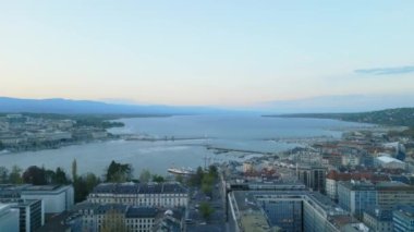 Cenevre ve Leman Gölü üzerinde uçuş - insansız hava aracı tarafından hava görüntüsü