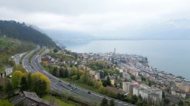 Montreux şehri yukarıdan Leman Gölü 'nde - İHA' nın hava manzarası