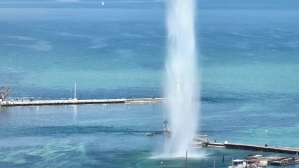 日内瓦莱曼湖上有名的喷泉 无人驾驶飞机俯瞰 — 图库视频影像