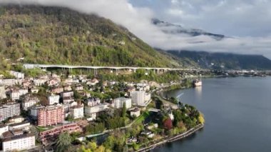 Gün batımında güzel Montreux Riviera - İHA 'nın hava manzarası