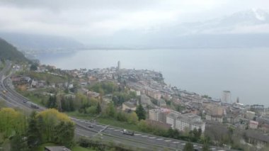 Montreux şehrinin hava manzarası - İHA 'nın hava manzarası