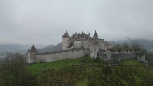 Zamek Gruyere Szwajcarii Deszczowe Dni Widok Lotu Ptaka — Wideo stockowe