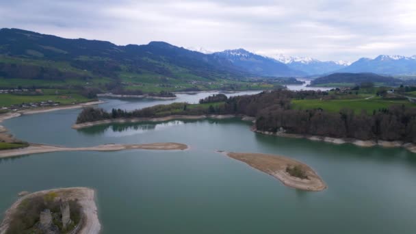 Λίμνη Gruyere Στην Ελβετία Εναέρια Άποψη Από Drone — Αρχείο Βίντεο