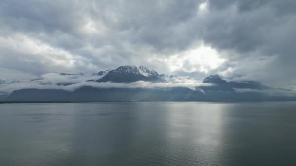 Драматическое Небо Над Озером Леман Швейцарии Вид Воздуха Беспилотник — стоковое видео