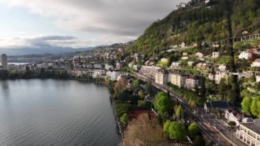 Gün batımında güzel Montreux Riviera - İHA 'nın hava manzarası