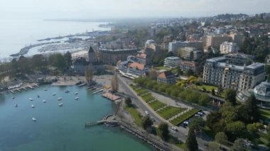 Güneşli bir günde yukarıdan Lozan Şehri - İHA 'nın hava manzarası