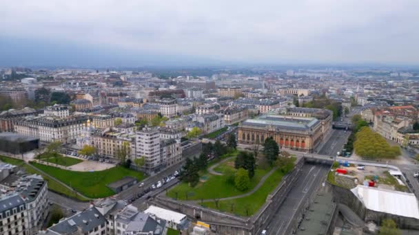 从高空飞越日内瓦 无人驾驶飞机从空中俯瞰城市 — 图库视频影像